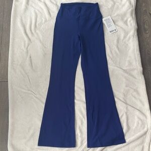 lululemon Groove SHR Flared Pant - Size 6, Larkspur